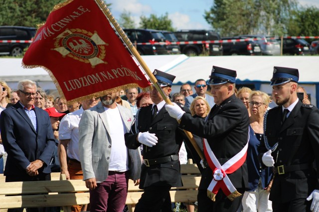 Hucznie obchodzono 100-lecie istnienia Straży Pożarnej w Gołczewie w gminie Parchowo. Ochotnicy poświęcili swój sztandar.