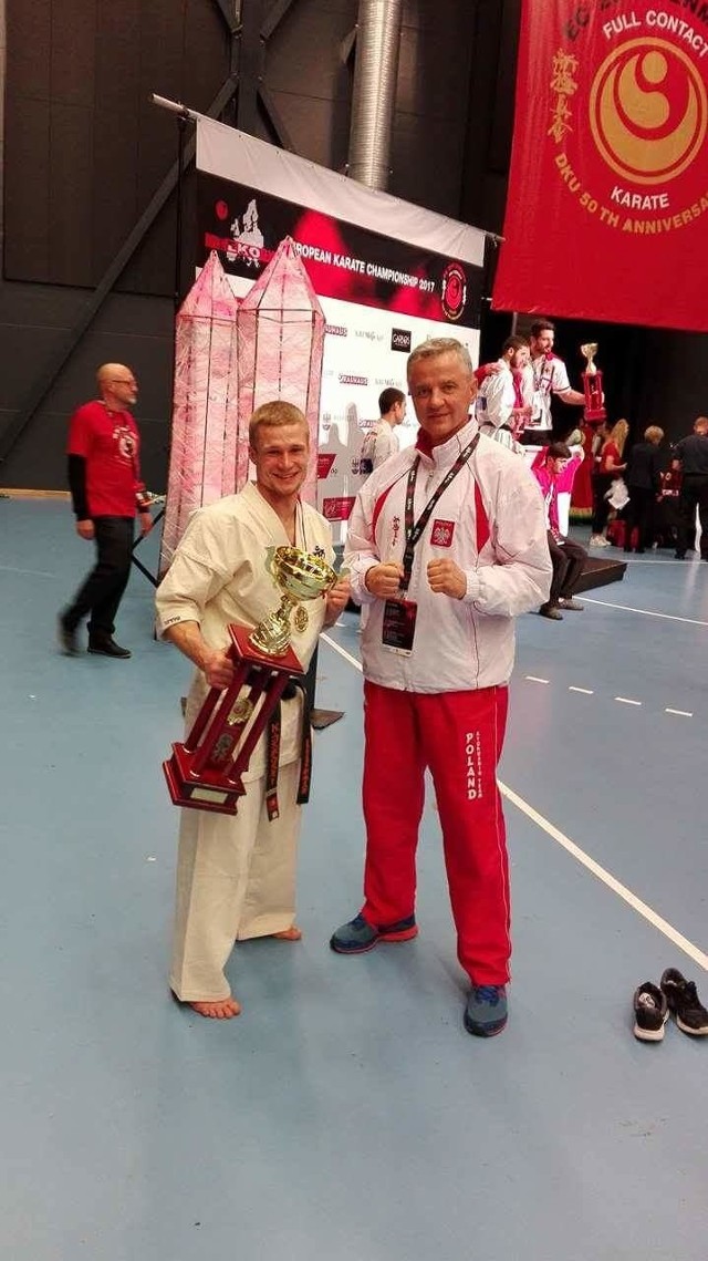 Konrad Kozubowski (z lewej) i jego trener Mariusz Godoś.