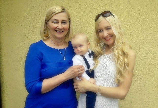 Anna Mural wraz z synem oraz babcią Krystyną Klimek.
