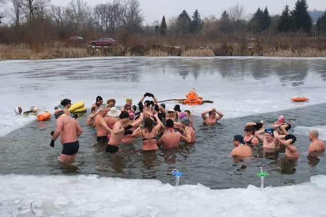 Stawiki w PrzemyśluStawiki przy ul. Sanockiej w Przemyślu to jedna z atrakcji przyrodniczych miasta. Z przemyskiego Rynku można tu dojść w piętnaście minut. Zbiorniki wodne stanowią pozostałość starorzecza Sanu. Wybierano też stąd żwir. Dziś jest to ulubione miejsce relaksu dla morsów z Przemyśla i nie tylko.