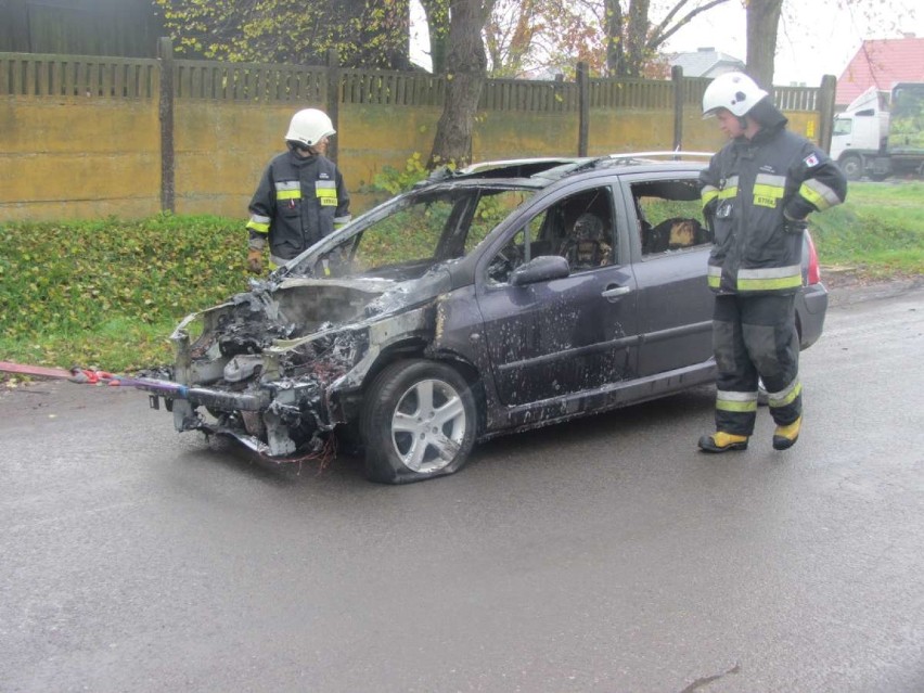 Gniezno: Pożar samochodu w Żelazkowie. Kierowca zdążył uciec...