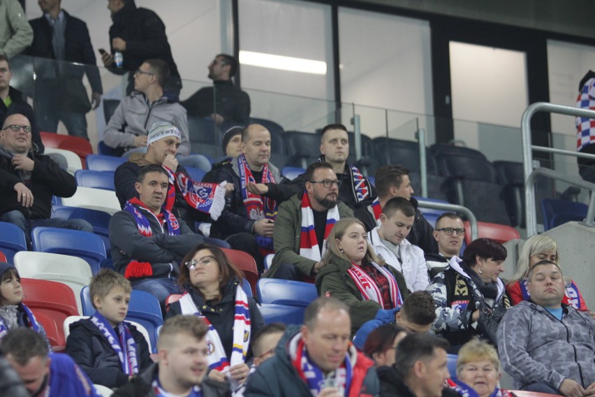 Górnik Zabrze - Śląsk Wrocław. Kibice odśpiewali hymn ZDJĘCIA KIBICÓW