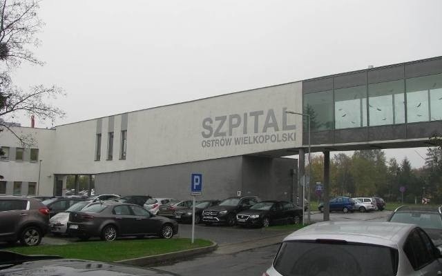 Poparzona 2-latka z poparzeniami ciała trafiła do szpitala w Ostrowie Wielkopolskim.