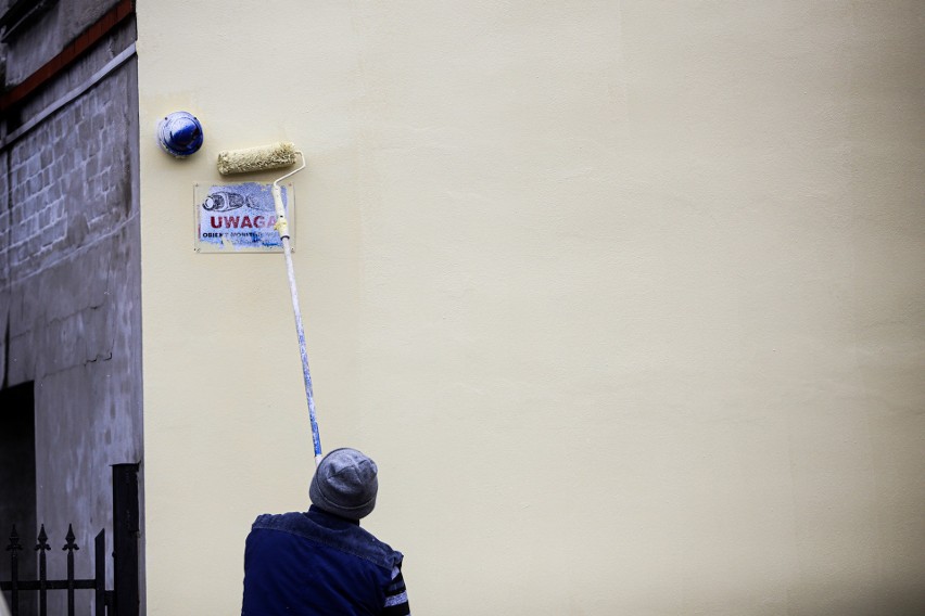 Mural przedstawiający Krystynę Bochenek w centrum Katowic