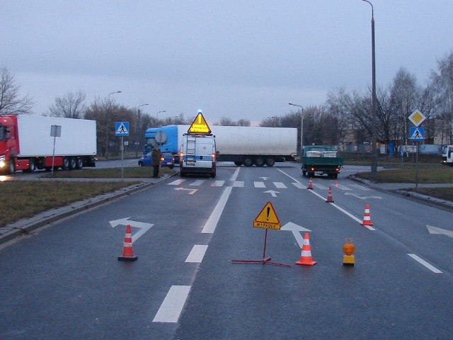 Daewoo potrąciło 31-latka na ul. Polnej w Toruniu.