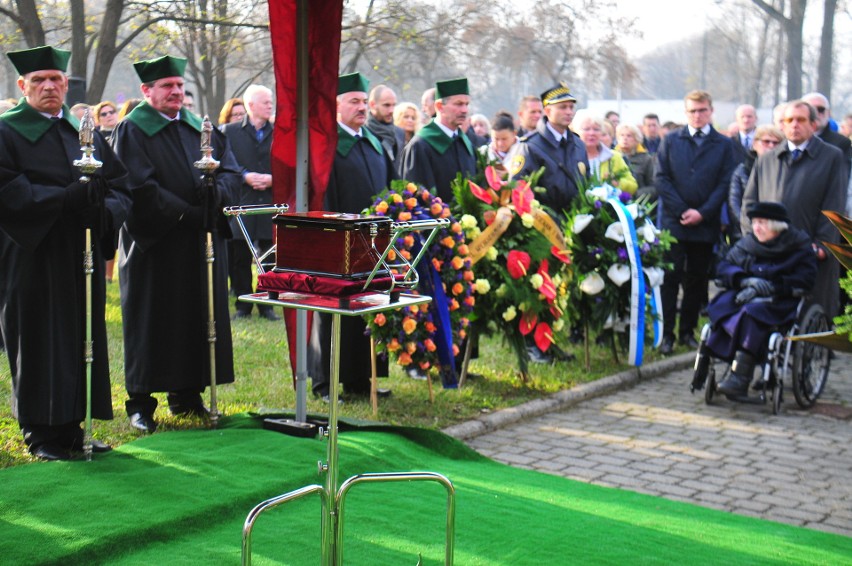 Kraków. Ostatnia droga wybitnego historyka. Prof. Wyrozumski spoczął na cmentarzu Rakowickim