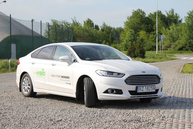 Nowy Ford Mondeo Hybrid.