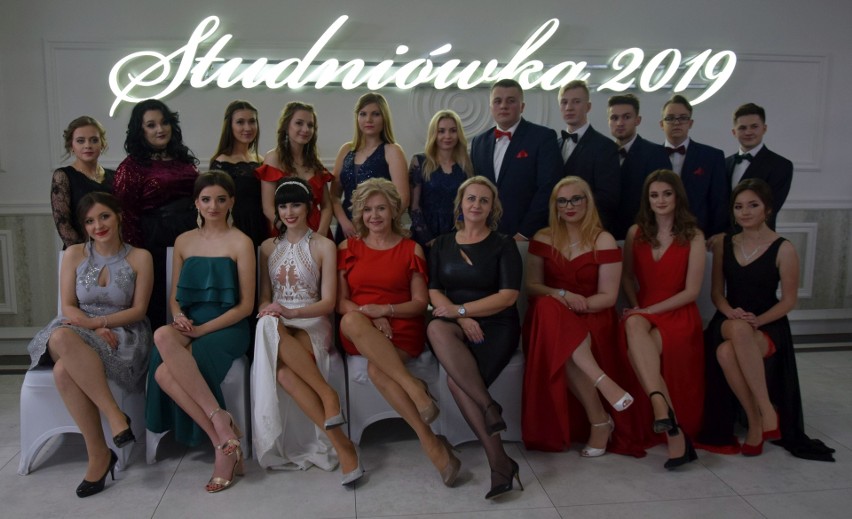 Studniówka 2019 maturzystów Liceum Ogólnokształcącego w Zwoleniu. Było szałowo!