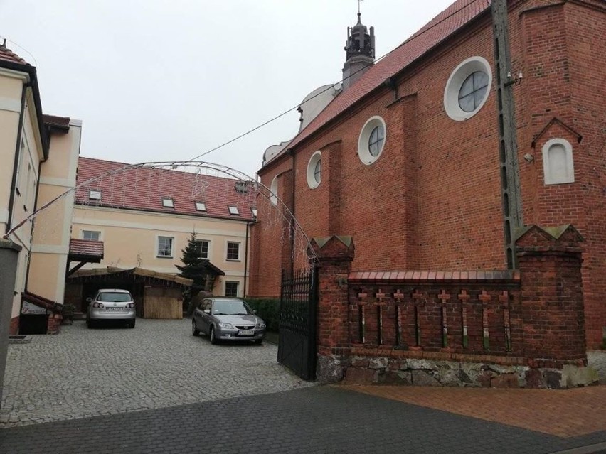 Radziejów - Chodźmy wszyscy do stajenki... czeka żywa szopka na dziedzińcu klasztoru franciszkanów