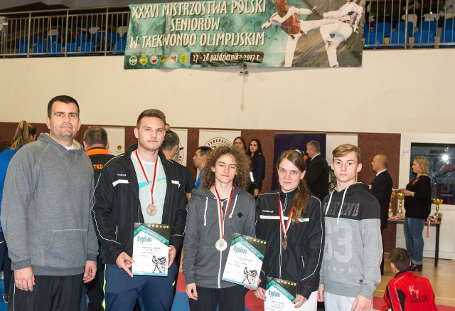 Dwaj medaliści Opolskiego Klubu Taekwondo na mistrzostwach Polski seniorów.