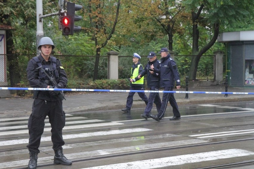 Akcja policji na Traugutta. Słychać strzały [ZDJĘCIA]