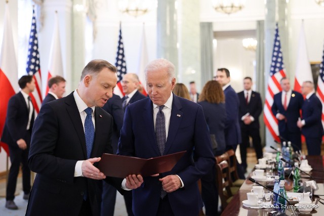 Stany Zjednoczone potrzebują Polski, tak jak Polska potrzebuje Stanów Zjednoczonych. Nasze wsparcie wobec Ukrainy jest niezachwiane – podkreślił Joe Biden.