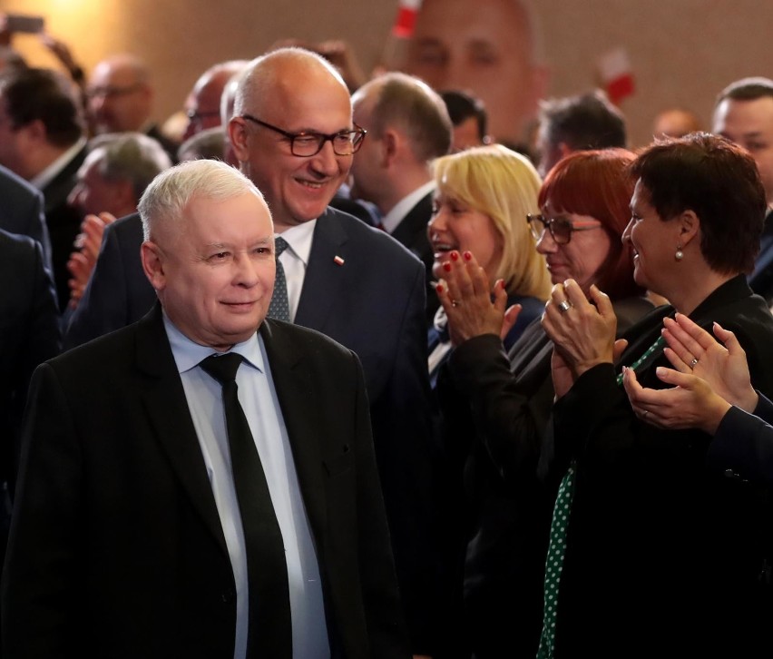 Wybory parlamentarne 2019. Piotr Chrobak: Mimo afer poparcie...