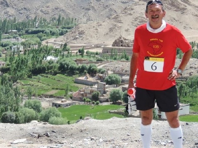 Rok temu Jacek Łabudzki pokonał ultramaraton w Himalajach.  