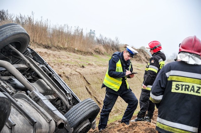 Na miejscu zdarzenia pracują policjanci i prokurator.