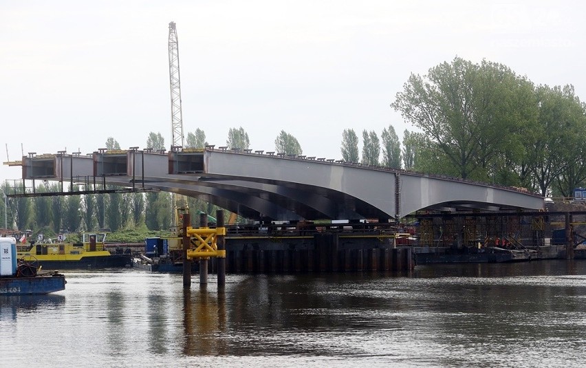 Most Cłowy (w połowie) już stoi na miejscu [zdjęcia, wideo]