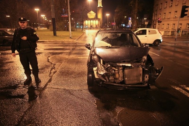 Wypadek na Mickiewicza i Żeromskiego [zdjęcia] Ślisko!