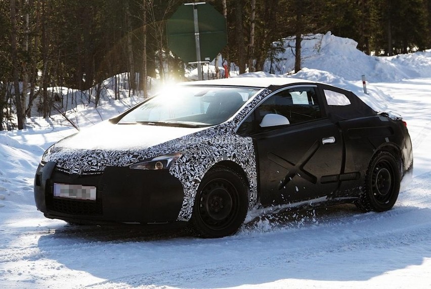 Szpiegowskie zdjęcia Opla Astry IV Cabrio