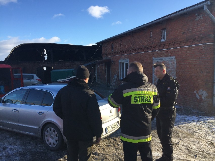 Pożar w Szynwałdzie zniszczył gospodarstwo strażaka....