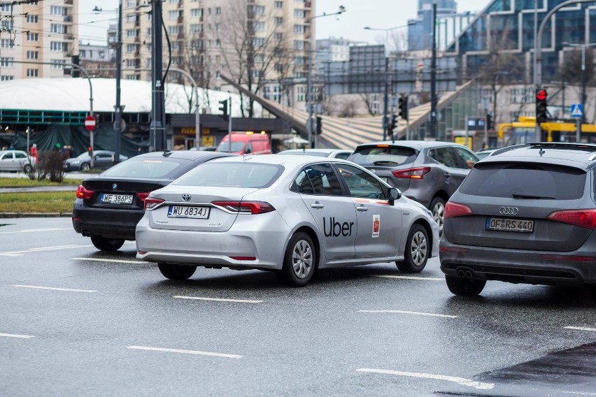 Dla klientów wdrożenie "lex Uber" może oznaczać, że po 1...