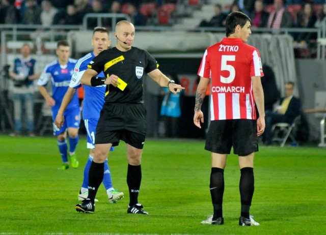 Jesień 2013 r. Szymon Marciniak jako sędzia derbów Cracovia - Wisła.