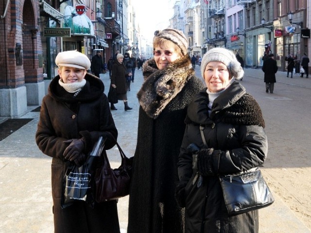 Teresa Szukalska (pierwsza z prawej) i jej znajome Janina Kołodziejska i Mariola Moj mówią: - Kochamy to miasto!