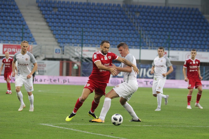 Piast Gliwice – Zagłębie Lubin 2:1. Trzecia z rzędu wygrana. W Gliwicach mają lidera! RELACJA, ZDJĘCIA