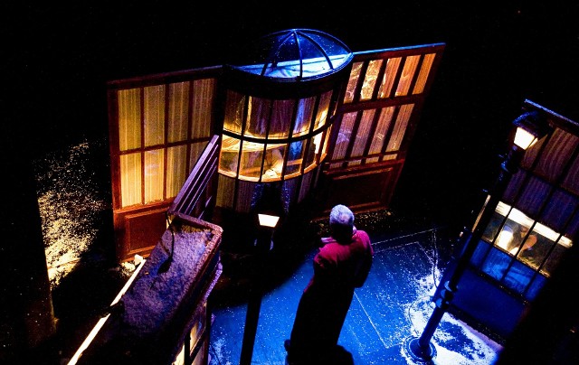„Opowieść wigilijną” wystawia toruński teatr Baj Pomorski. W grudniu warto wybrać się na tę sztukę