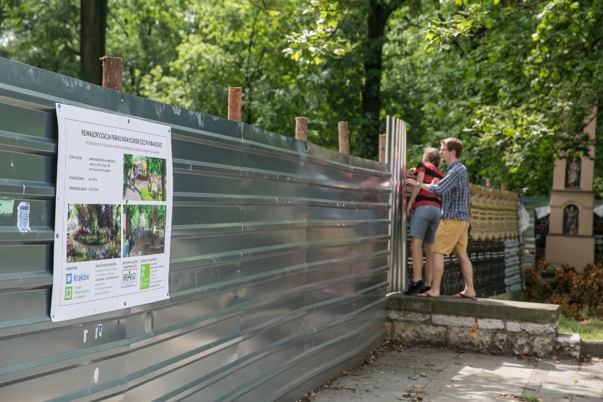 Według śledzących remont wysłanie do parku sztabu ludzi...