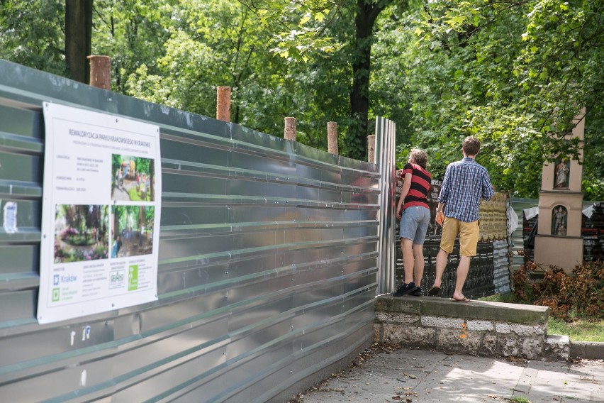 Według śledzących remont wysłanie do parku sztabu ludzi...