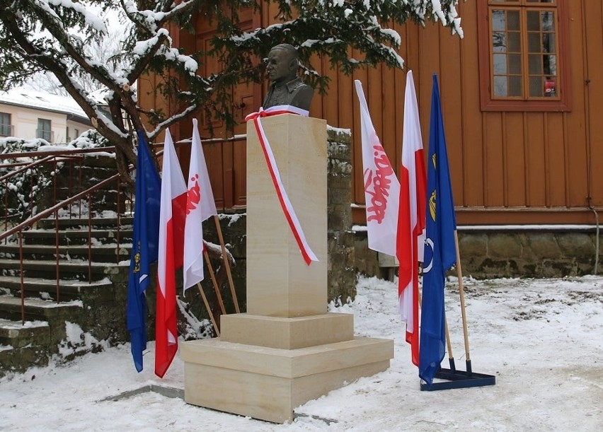 Pomnik kardynała Stefana Wyszyńskiego stanął obok kościoła w...