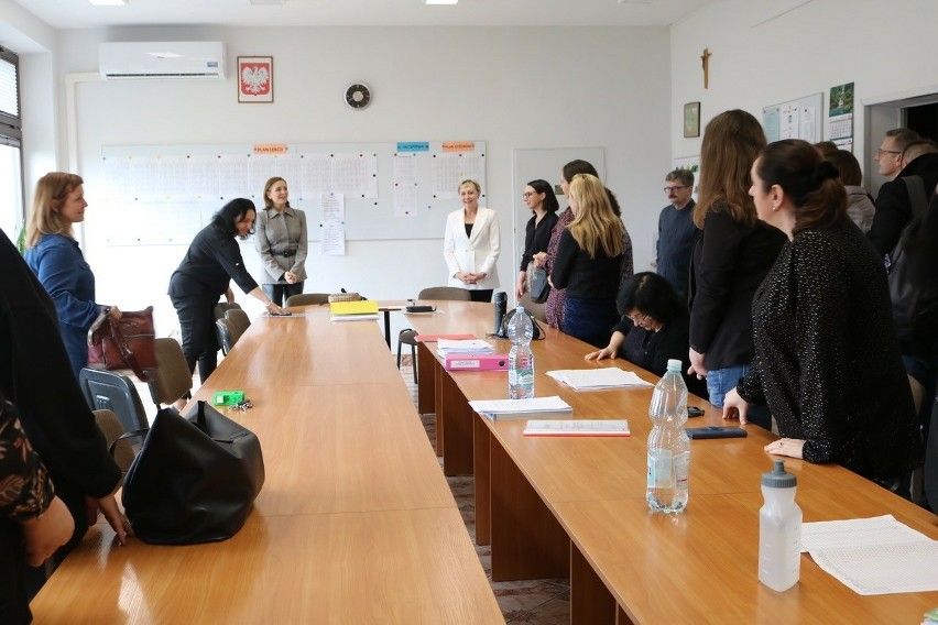 Joanna Mucha, wiceministra edukacji, spotkała się z uczniami i nauczycielami w Zespole Szkół numer 1 w Kozienicach. Zobaczcie zdjęcia