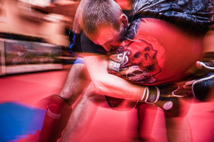 Strażnik miejski Michał Bator trenuje przed zawodami MMA [ZDJĘCIA]
