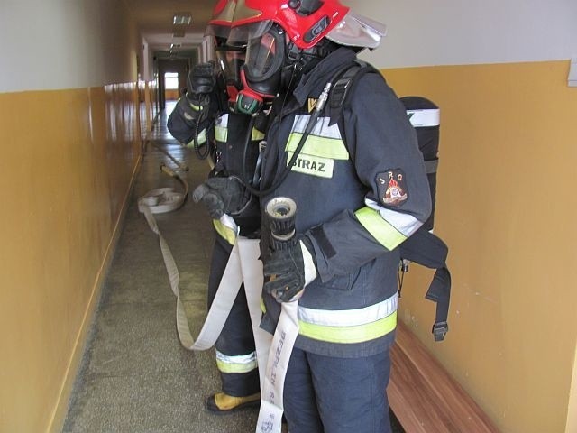 Dąbrowa Białostocka. Pożar w internacie: ćwiczenia strażaków (zdjęcia)