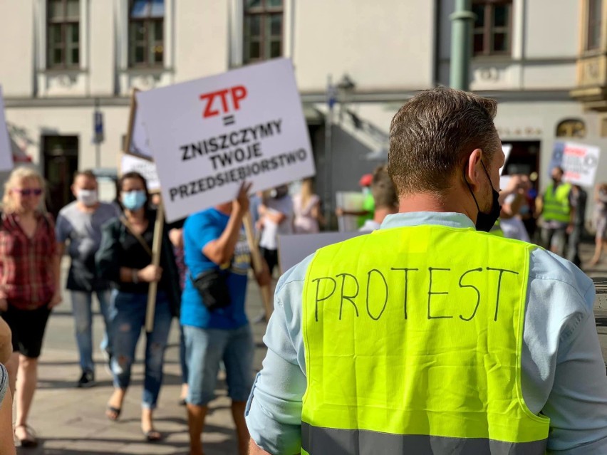 Protest na placu Wszystkich Świętych