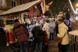 Tłumy mieszkańców odwiedzają Jarmark św. Mikołaja na Rynku w Grudziądzu. Mamy zdjęcia