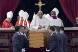 Pogrzeb Benedykta XVI. Papież senior spoczął w Grotach Watykańskich