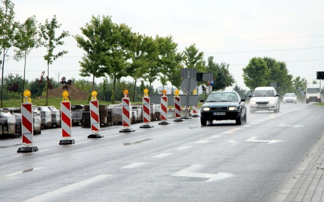 Prace drogowe na ul. Jana Pawła II w rejonie skrzyżowania z aleją Kraśnicką i związane z nimi utrudnienia mają potrwać do końca lipca