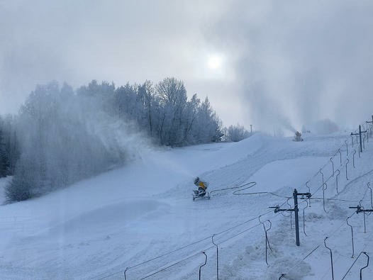 W stacji narciarskiej w Konarach szykują się do otwarcia sezonu 10 grudnia.