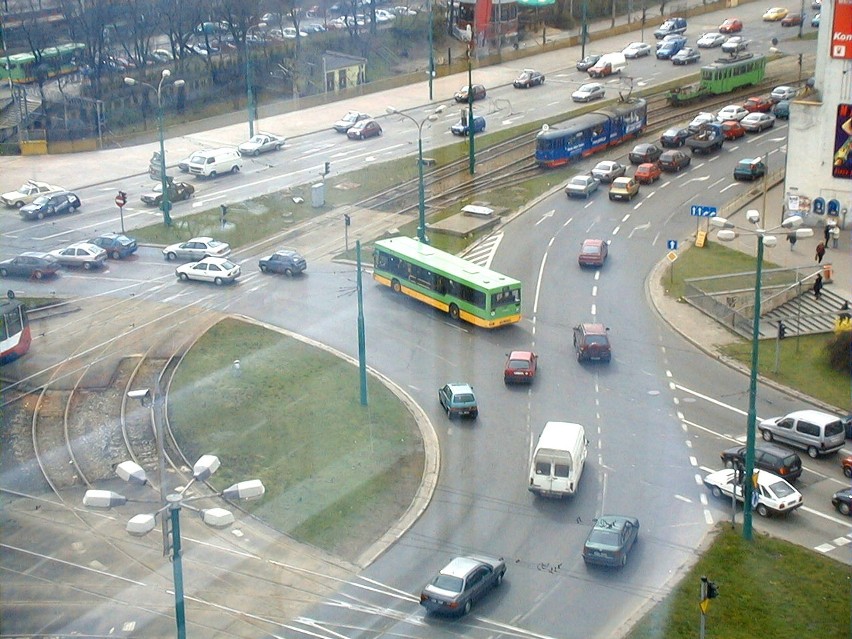 Oto Poznań w 2001 roku. Miasto bardzo się zmieniło od tego...