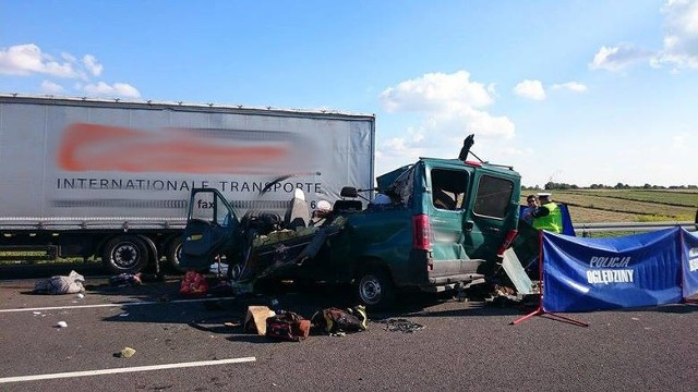 Śmiertelny wypadek na obwodnicy Lublina. W zderzeniu busa z tirem zginęło pięć osób.