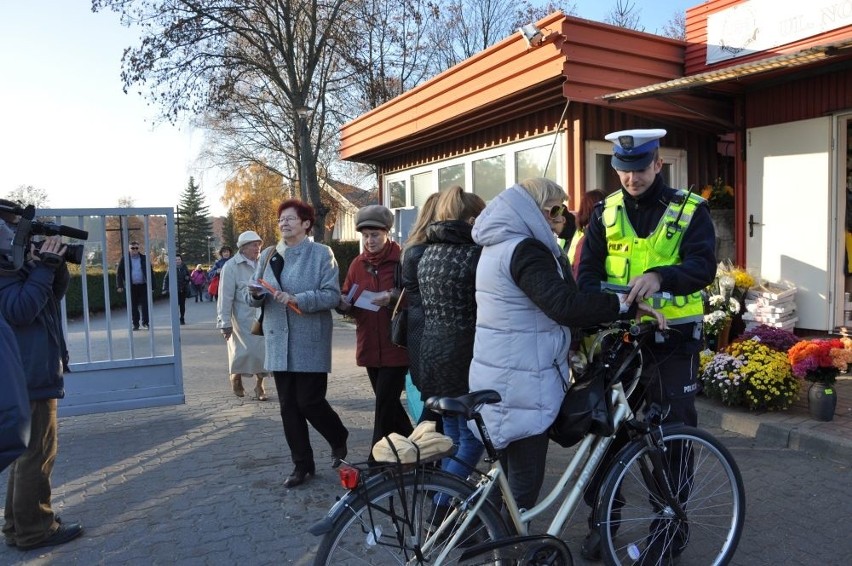 Akcja Znicz 2015. Policja kontroluje pieszych i kierowców (zdjęcia)