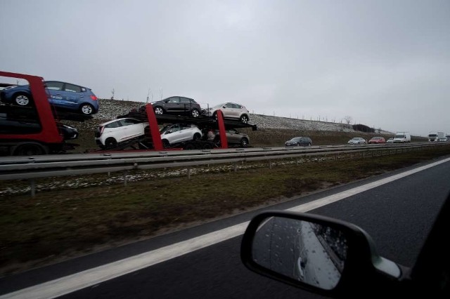 A2: Pięć kolizji i ogromne korki w okolicy węzła Luboń