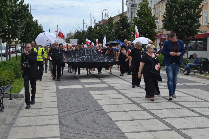 Czarny marsz KOD w Częstochowie