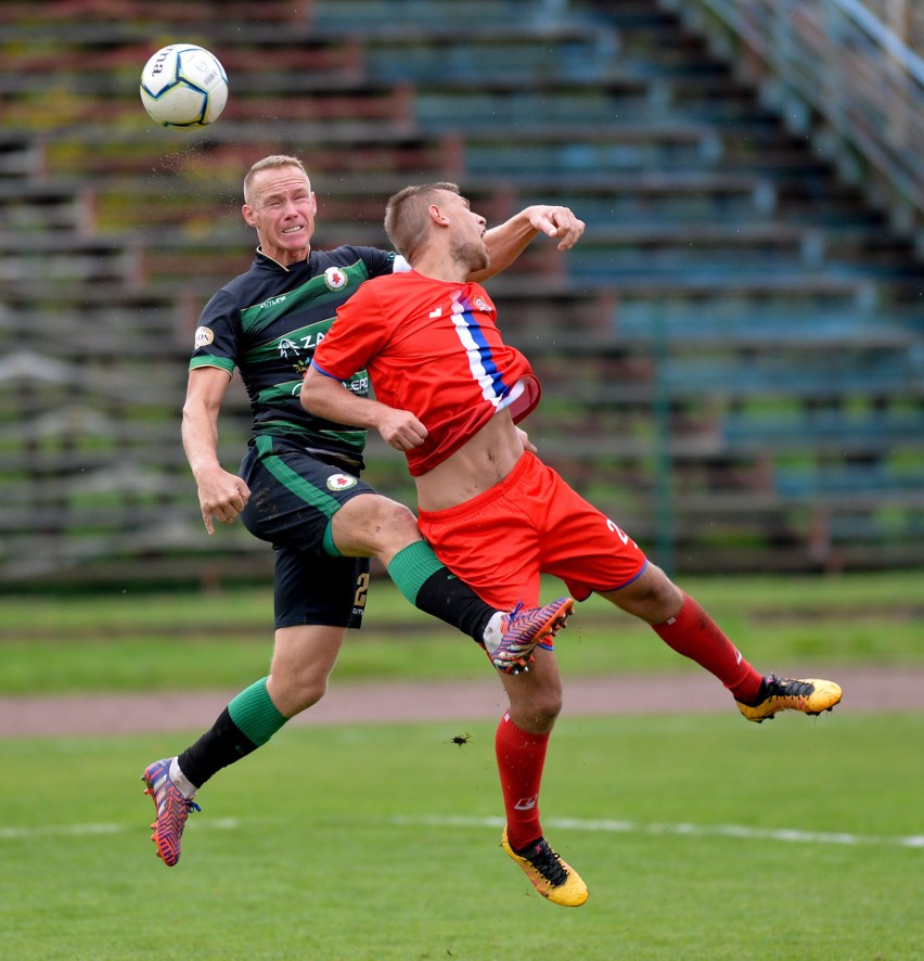 4 liga podkarpacka. Polonia Przemyśl przegrała u siebie z Izolatorem Boguchwała 0:3 [ZDJĘCIA]