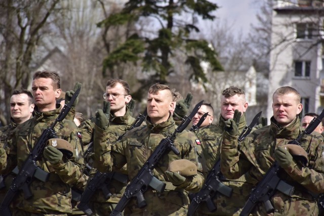 Nowi terytorialsi złożyli w przysięgę w Książenicach, blisko powiatu grójeckiego.