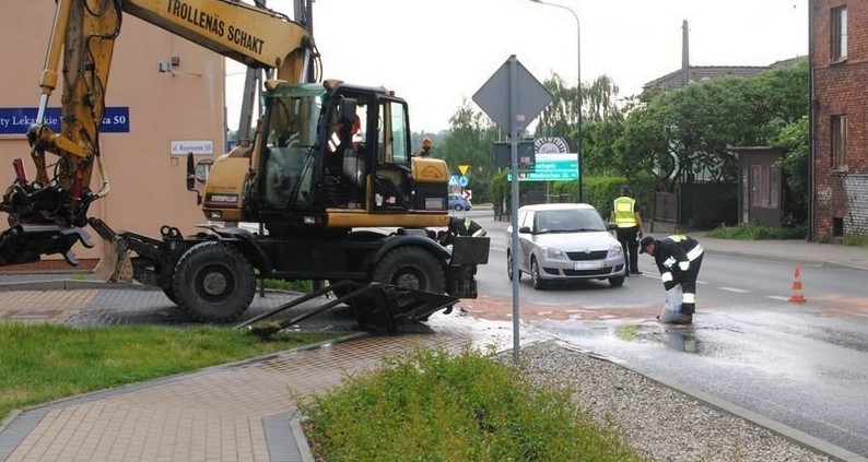 Pijani operatorzy koparek rozbijali się na drogach Rybnika ZDJĘCIA