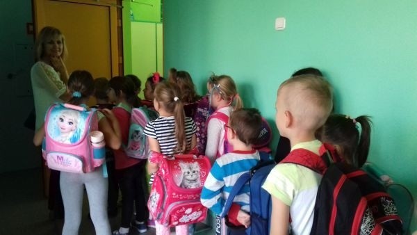 W szkole na ul. Przybyszewskiego w Łodzi przez dwa dni ważą tornistry uczniów