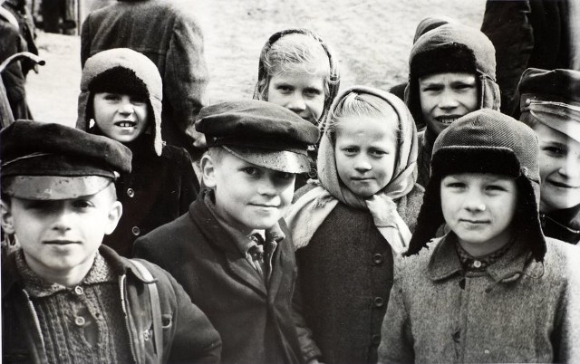 Dzieci, Wola Bobrowa, pow. Łuków. Fot. Jan Urbanowicz, 1961 r.