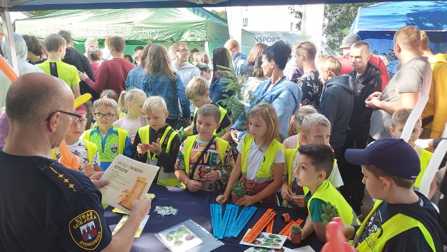 W pikniku ekologicznym nad nad Starym Kanałem Bydgoskim wzięły udział dzieci i młodzież ze wszystkich placówek oświatowych z terenu osiedla Okole. Piknik poprzedziły zajęcia z edukacji ekologicznej.